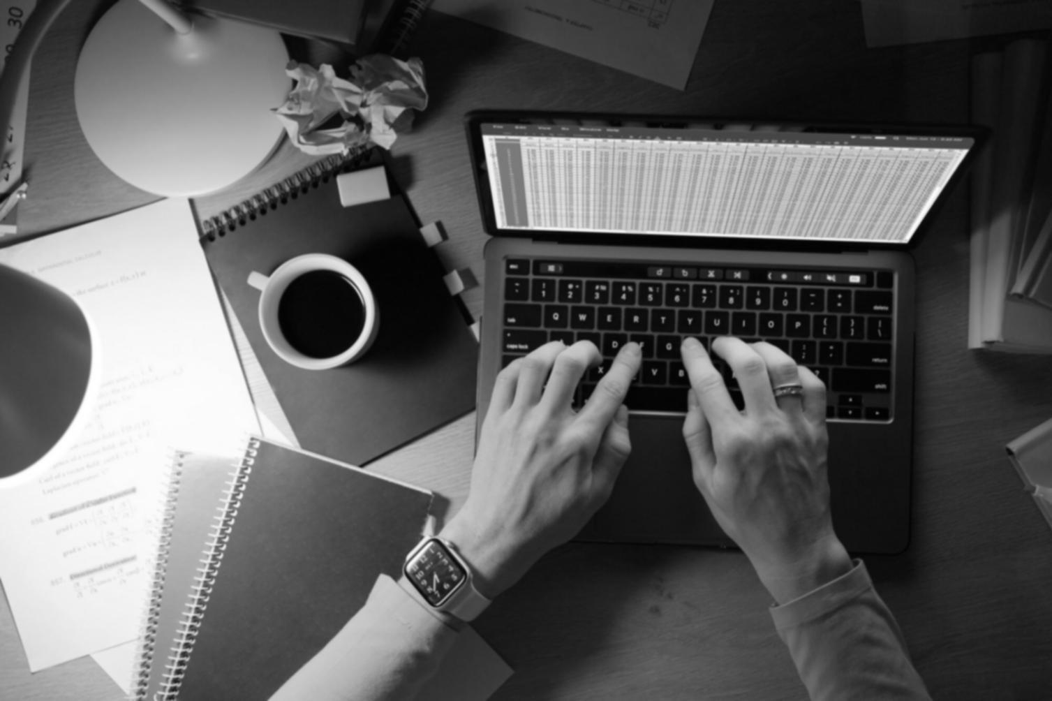 Elegantes Abend-Make-up mit professionellen Techniken